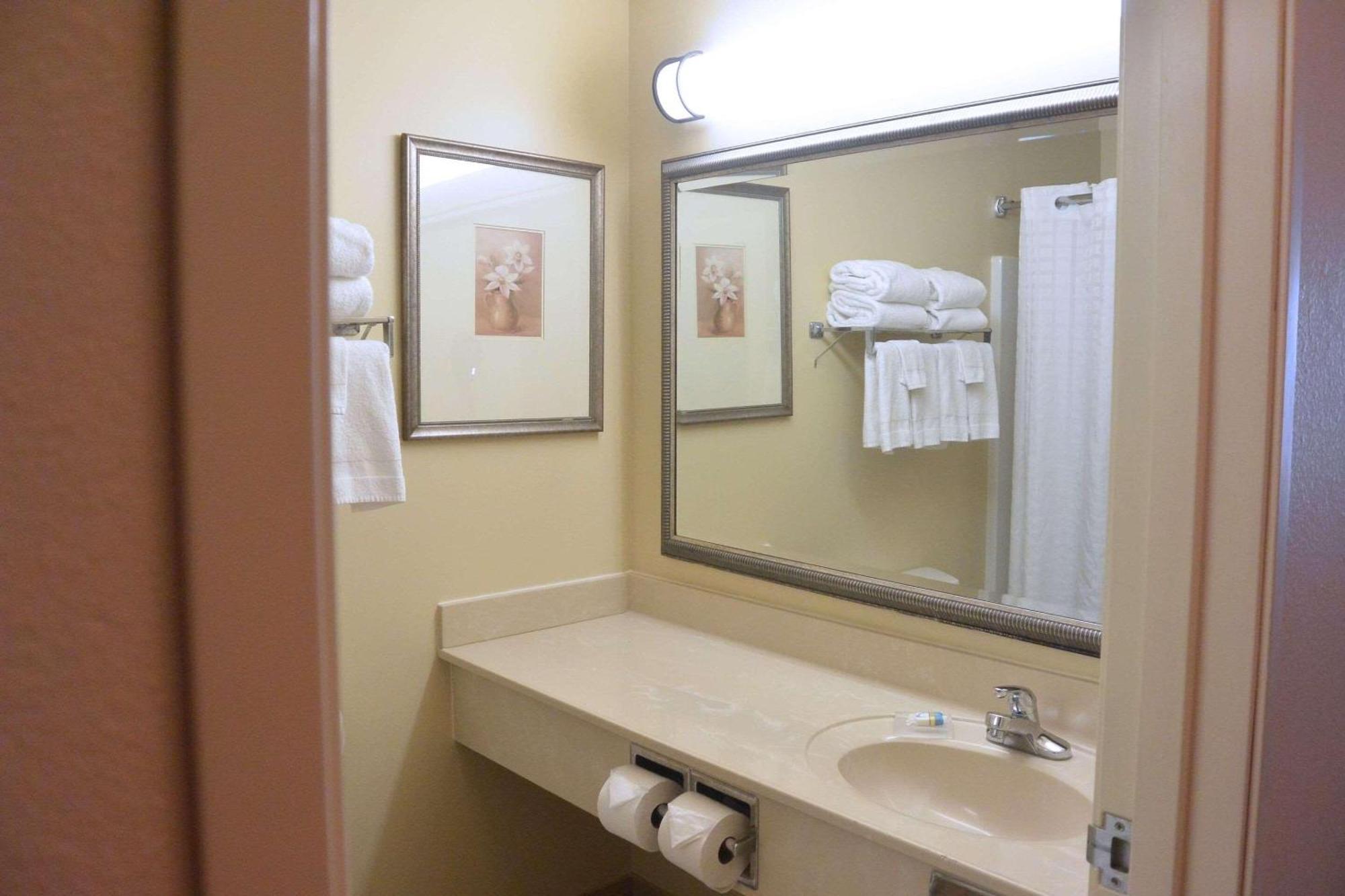 Country & By Radisson, North, Il 3*