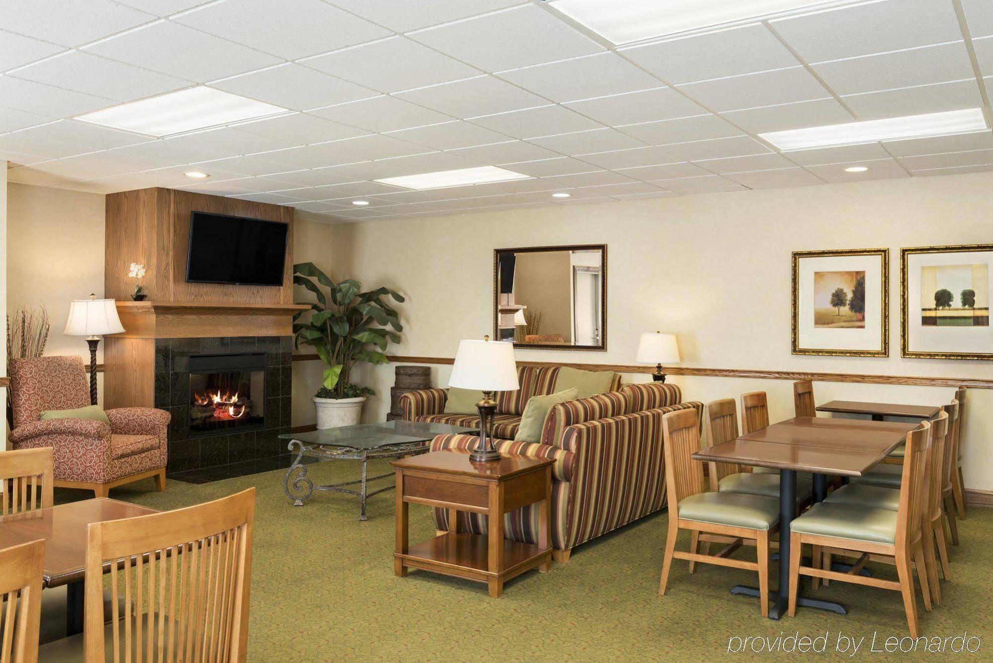 Country & By Radisson, North, Il Peoria