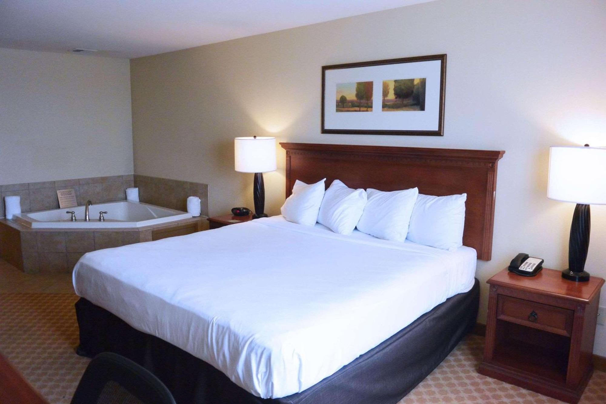 Country & By Radisson, North, Il 3* Peoria