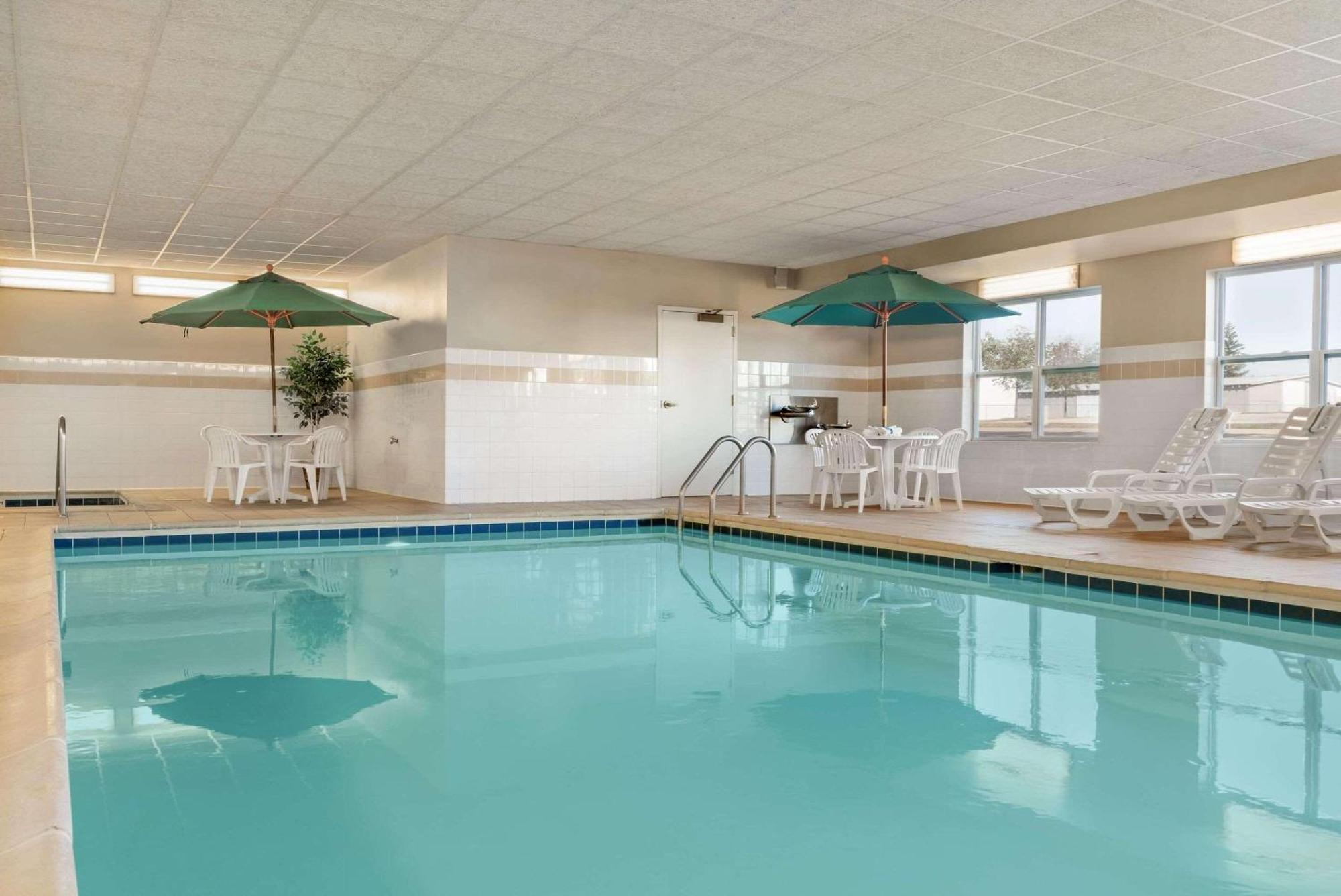 Country & By Radisson, North, Il Hotel Peoria