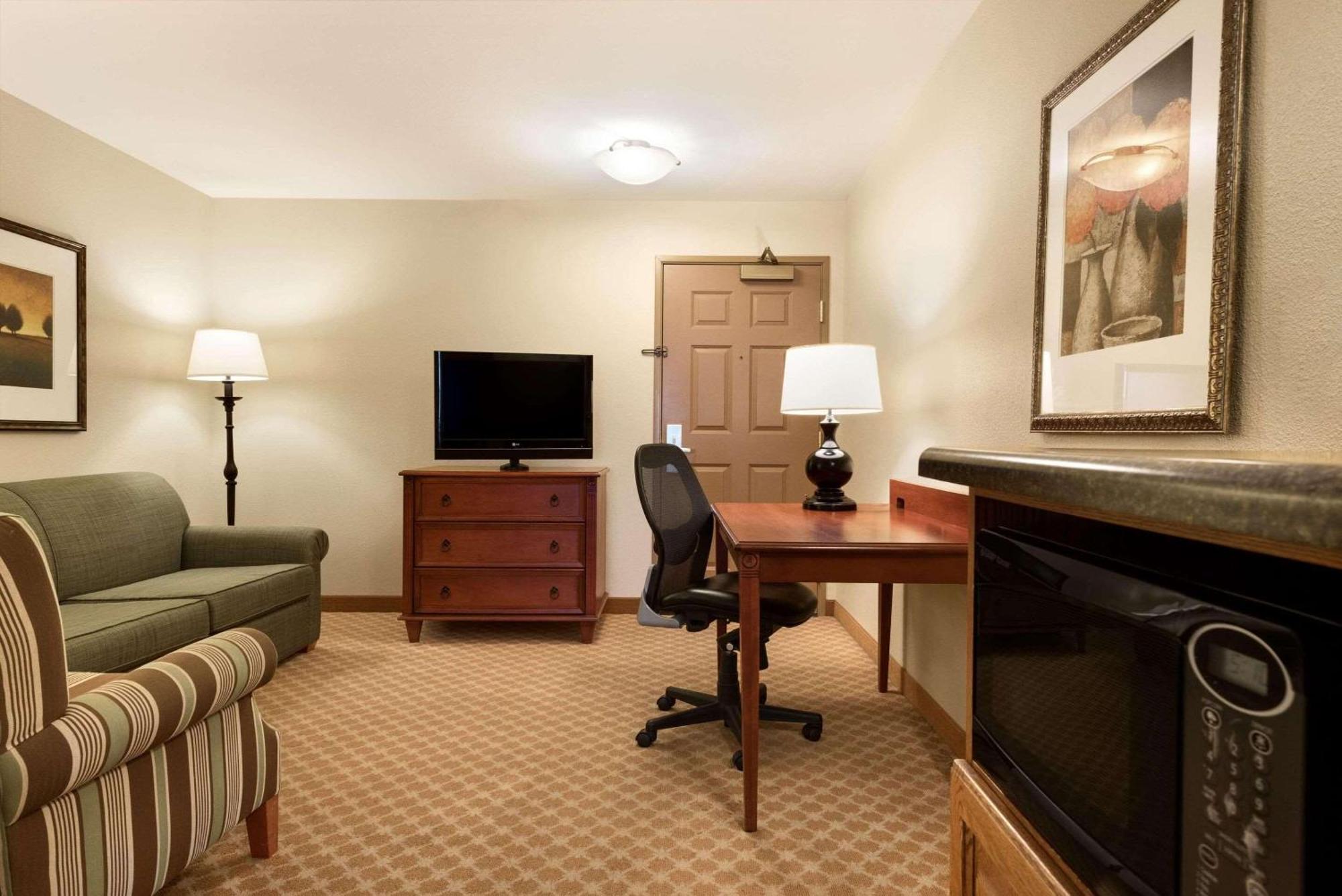 Hotel Country & By Radisson, North, Il