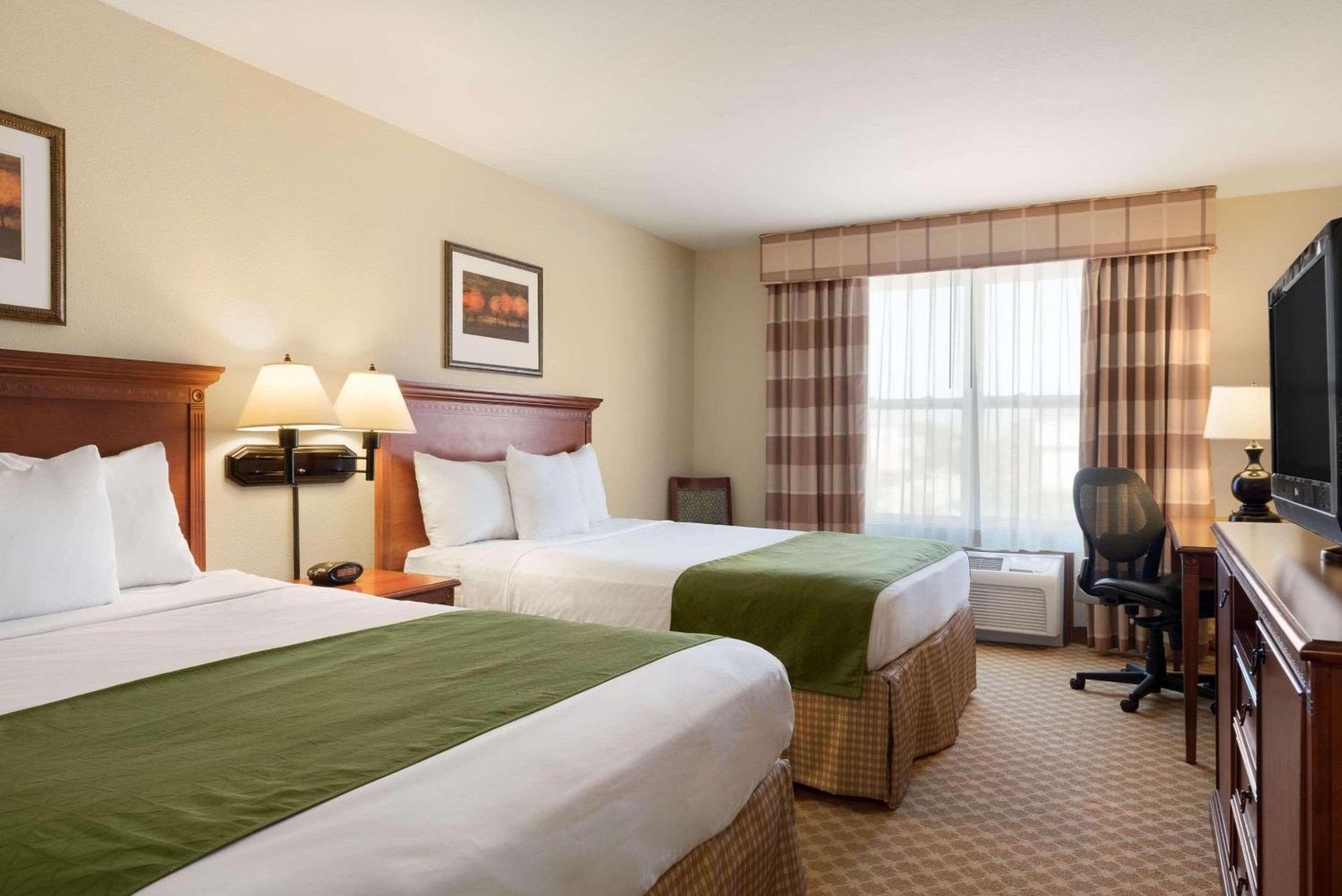 Country & By Radisson, North, Il Hotel