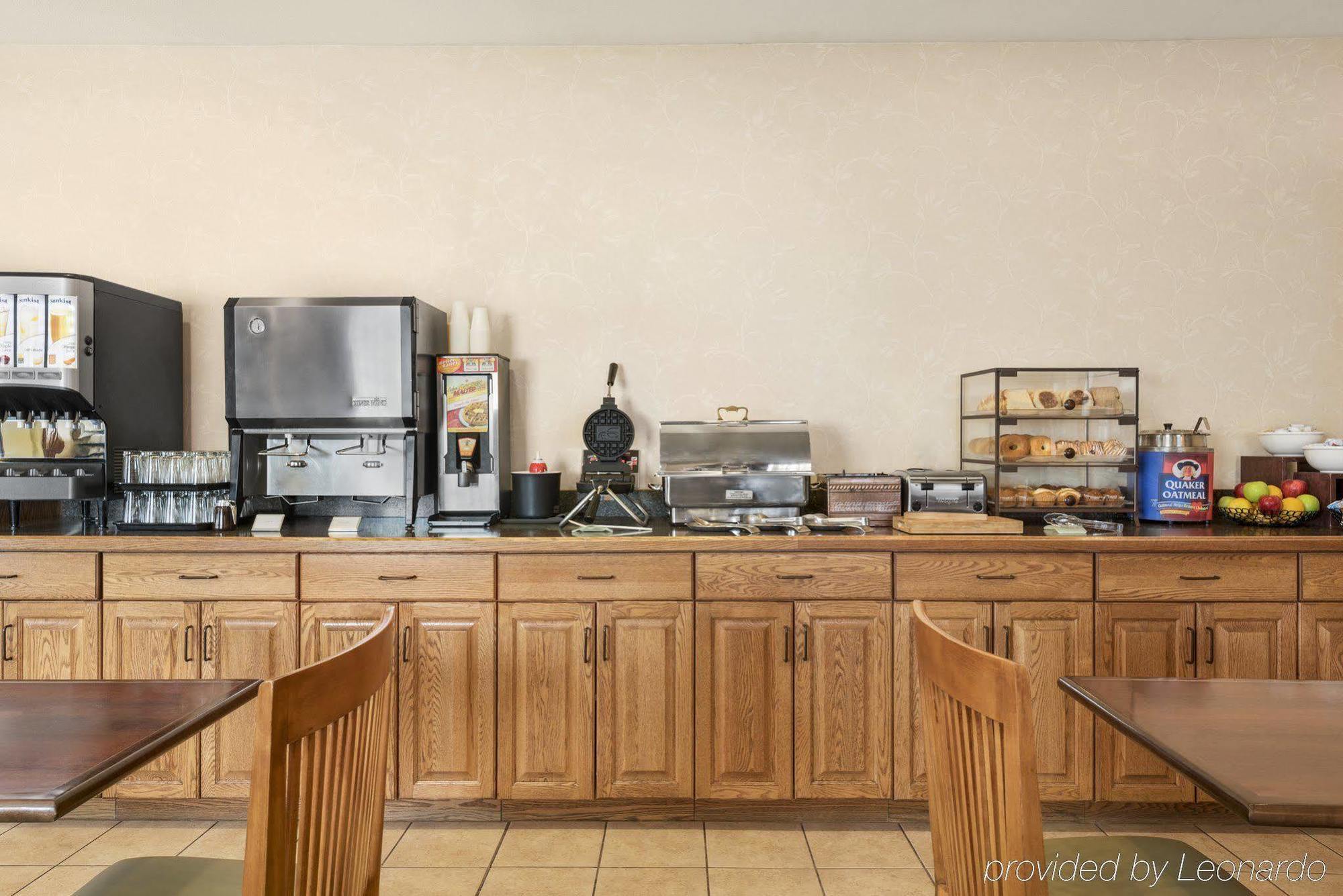 Hotel Country & By Radisson, North, Il
