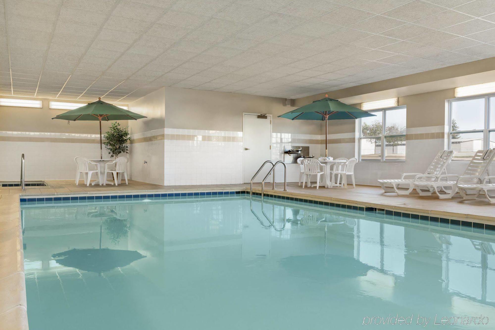Hotel Country & By Radisson, North, Il
