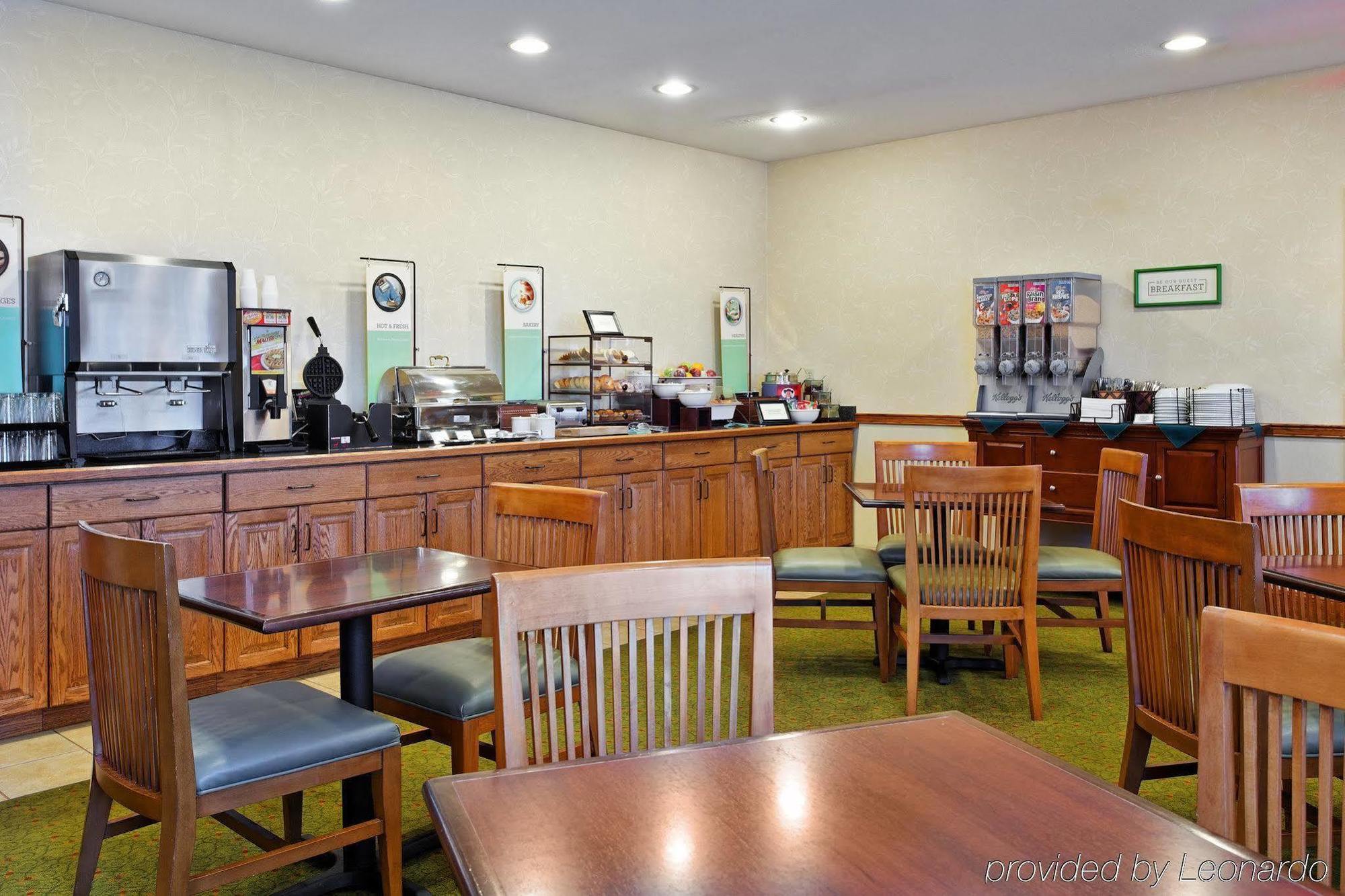 Hotel Country & By Radisson, North, Il