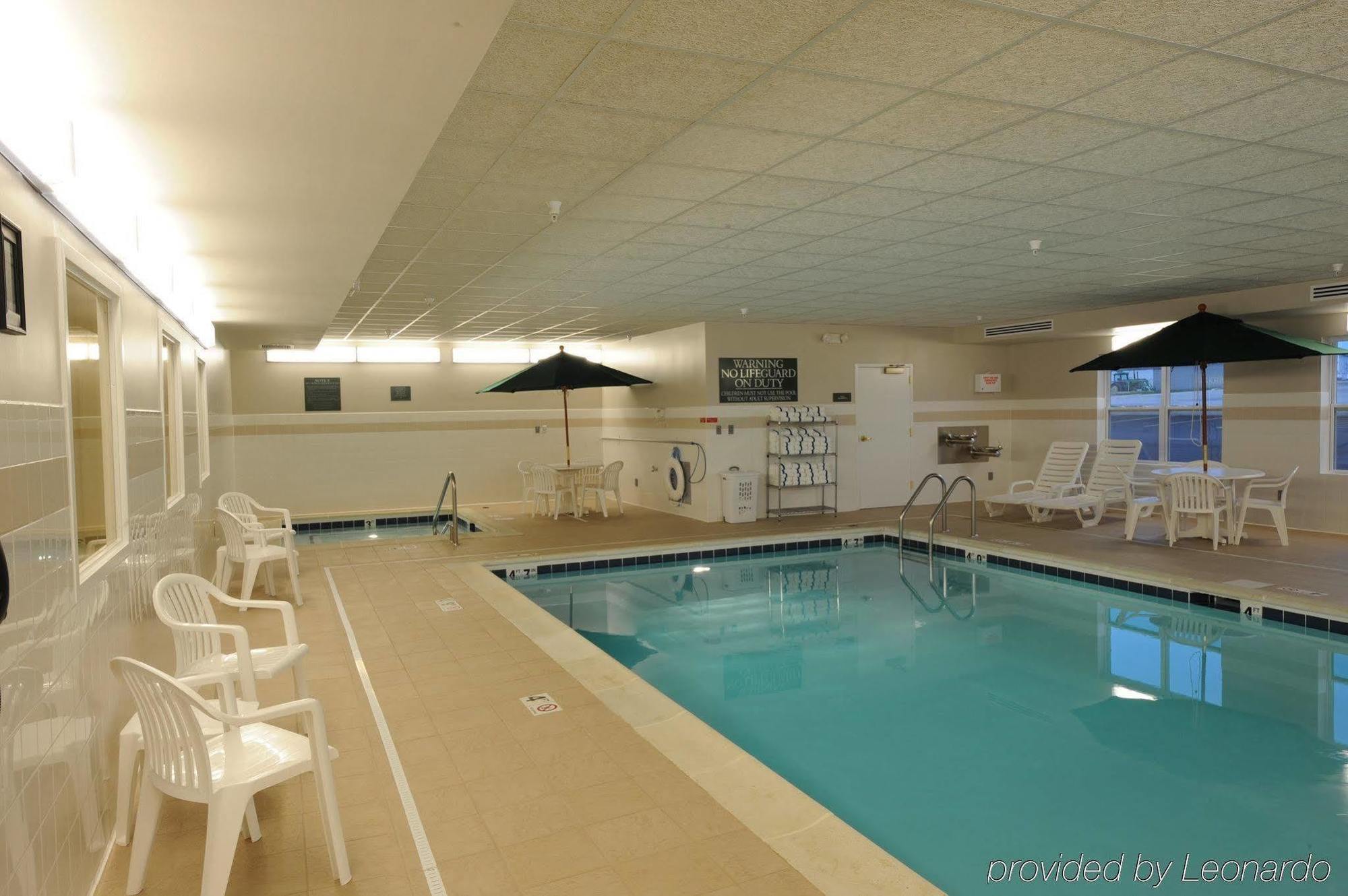 Country & By Radisson, North, Il Peoria